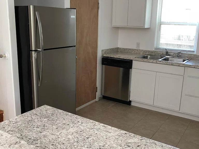 704 W 9th Ave — Photo 5