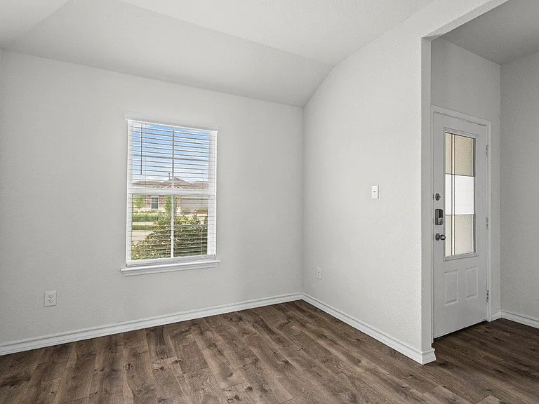 388 Arbor Hls — Photo 7