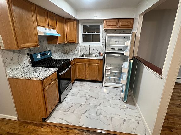 2nd image of 3241 Wickham Ave