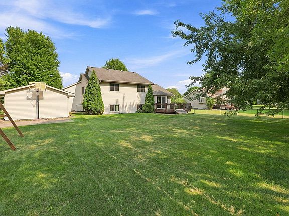 3rd image of 13525 Oakwood Dr