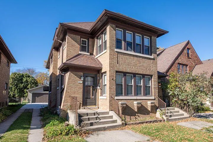 Gorgeous 2BR Lower