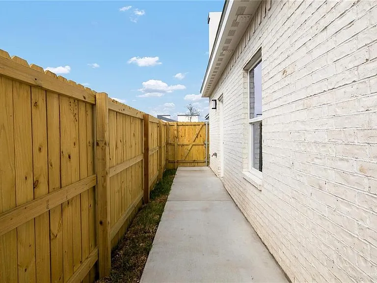 105 San Jose #1 — Photo 2