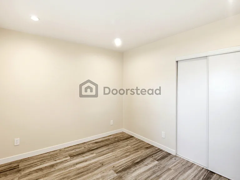 7414 Lasaine Ave — Photo 18