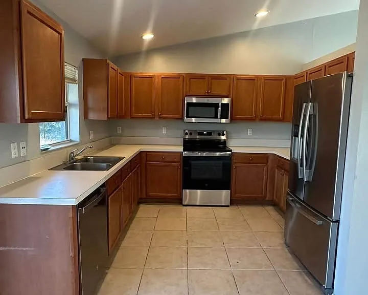 395 Palomar Ave — Photo 2