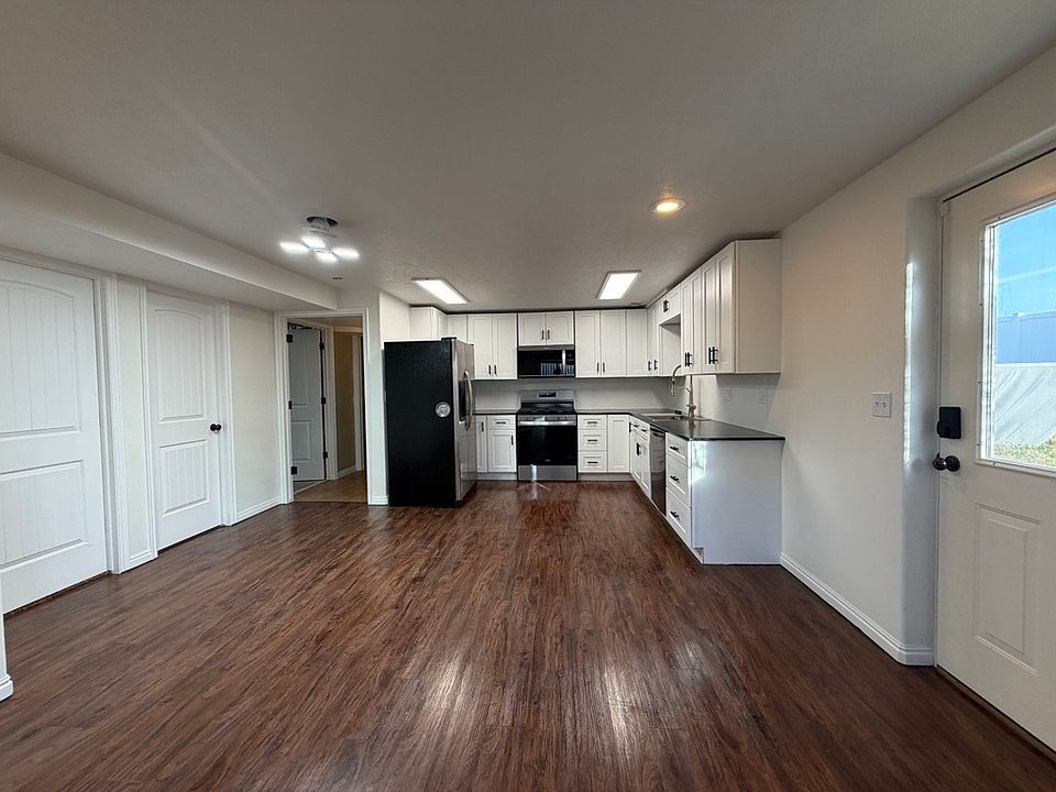 1st image of 165 W 990th St N