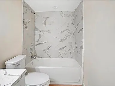 1900 Alamanda Dr #202 — Photo 17