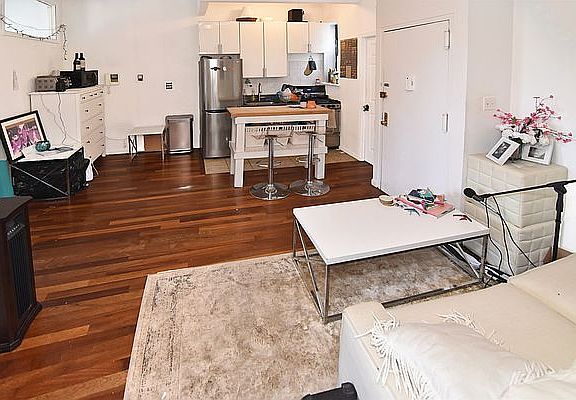 3rd image of 170 Allen St #5C