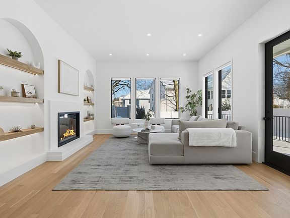 3rd image of 156 Langley Rd