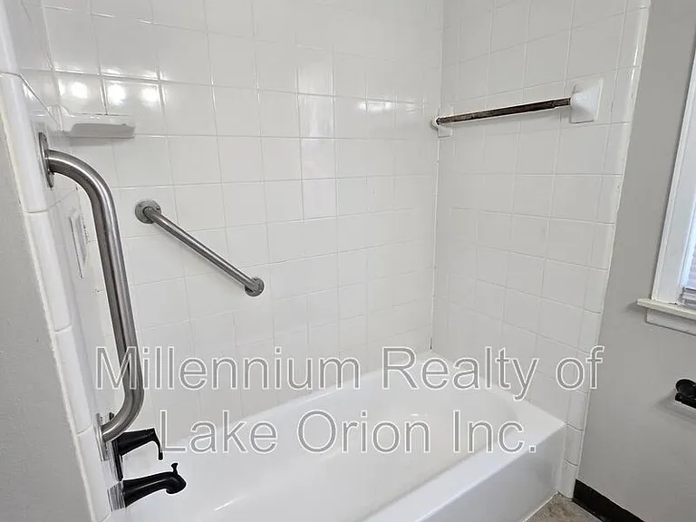 136 W Princeton Ave — Photo 16
