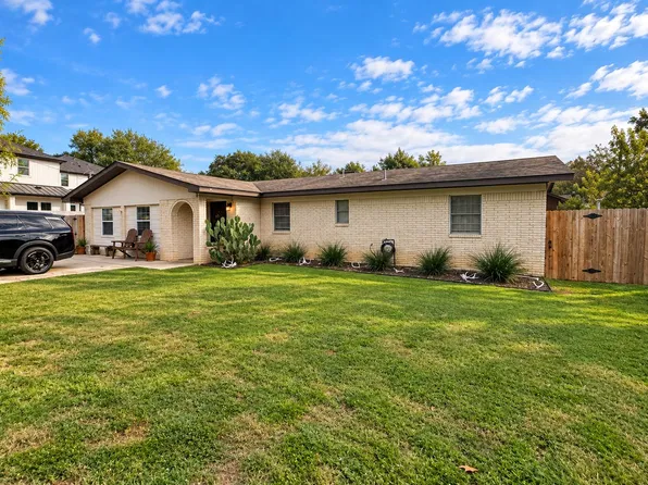 1250 Hillcrest Dr, New Braunfels, TX 78130