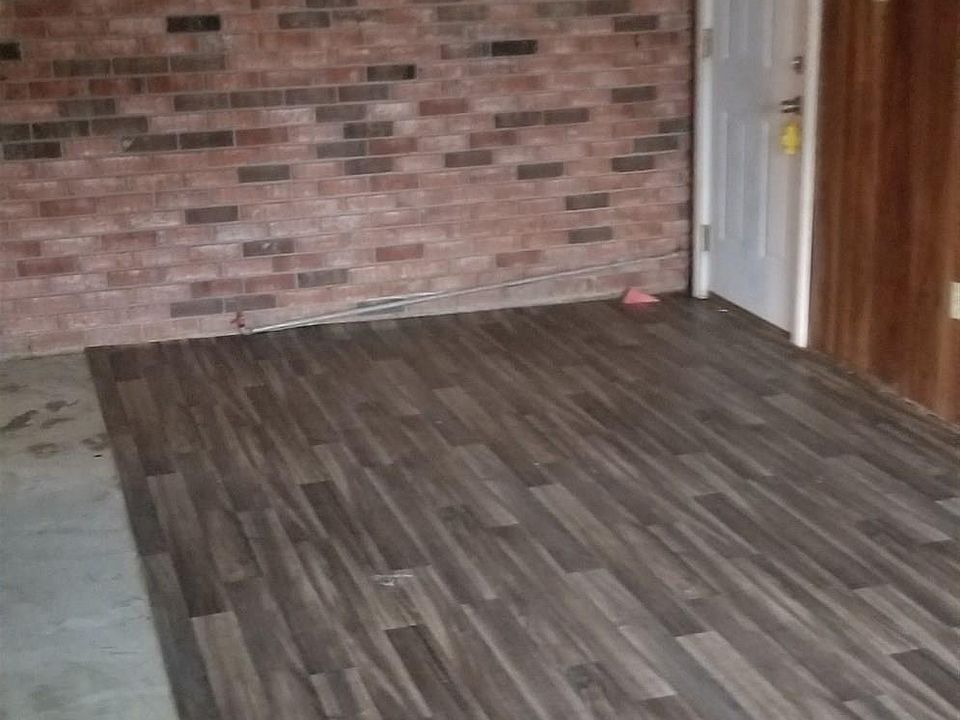 2nd image of 402 Verona St
