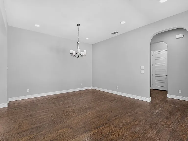 8261 Kentland Dr — Photo 11