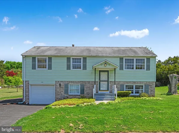 131 Garden City Dr, Lancaster, PA 17602