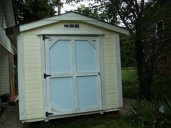 Smaller storage shed