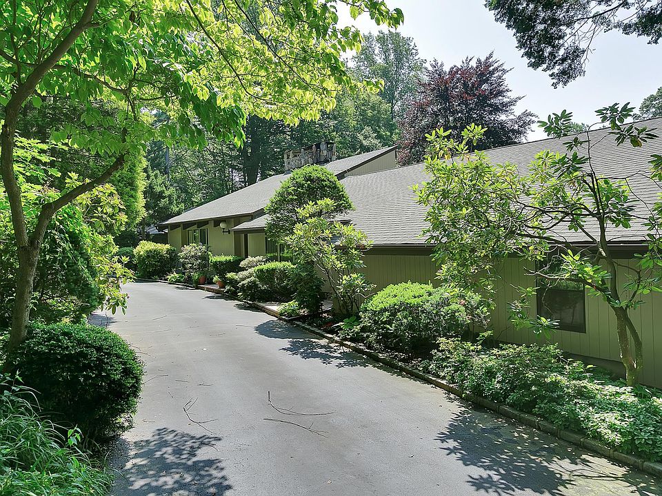 1st image of 4 Old Farm Ln