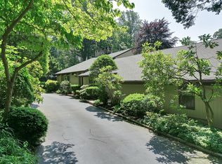 4 Old Farm Ln, Old Westbury, NY 11568