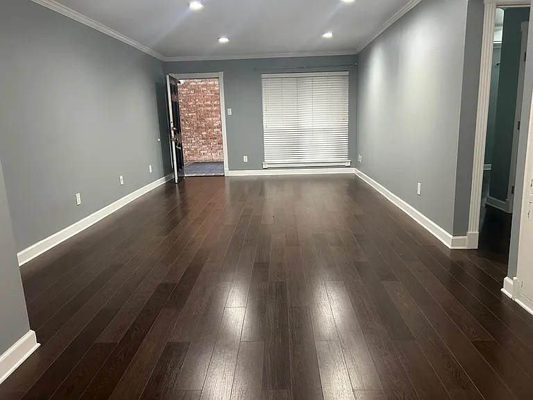 359 N Post Oak Ln #121 — Photo 4