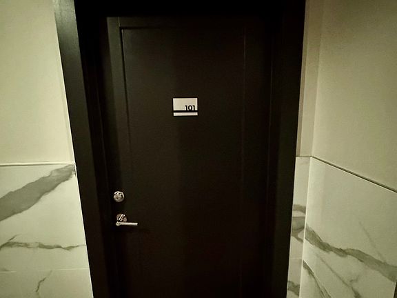 2nd image of 415 Debaliviere Ave #215