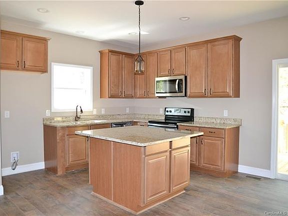 4th image of 3510 Lake Dr