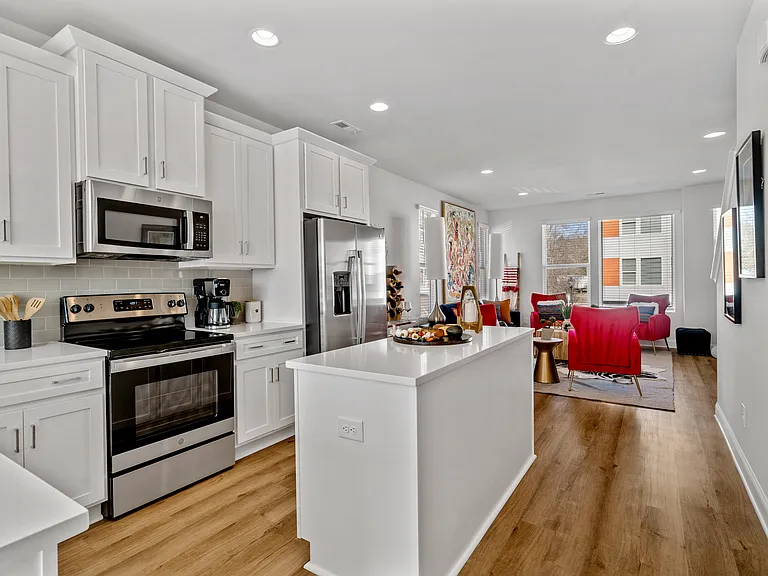 Enderly Towns - Townhomes for Rent in Charlotte, NC - Enderly Neighborhood — Photo 10