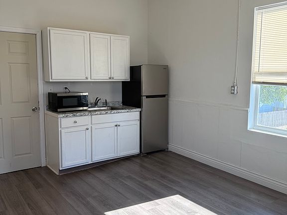 2nd image of 1806 N Nebraska Ave #5