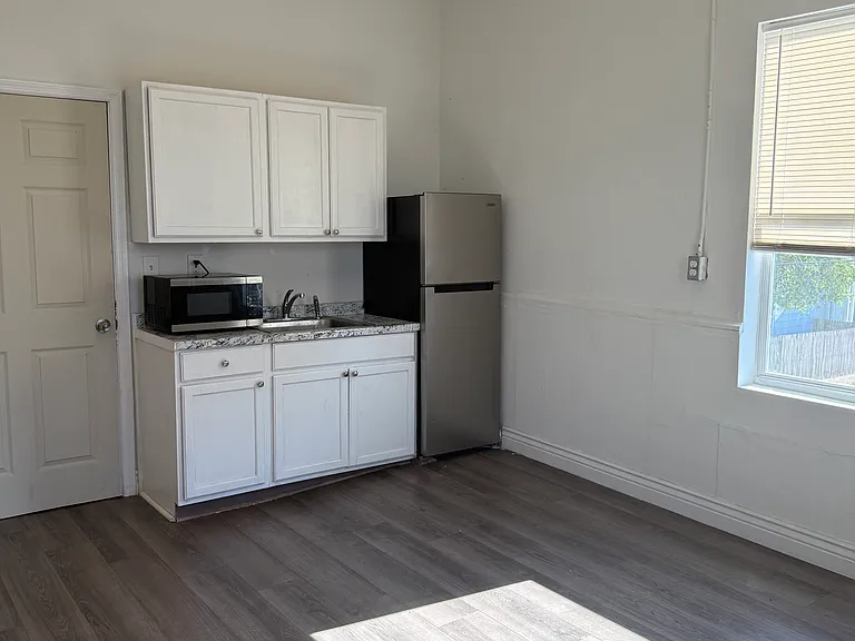 1806 N Nebraska Ave #5 — Photo 2