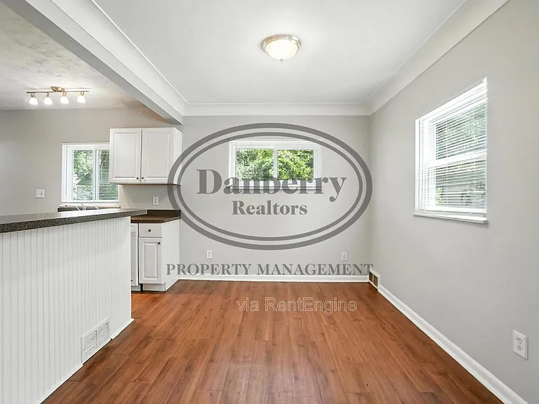 822 Searles Rd — Photo 11