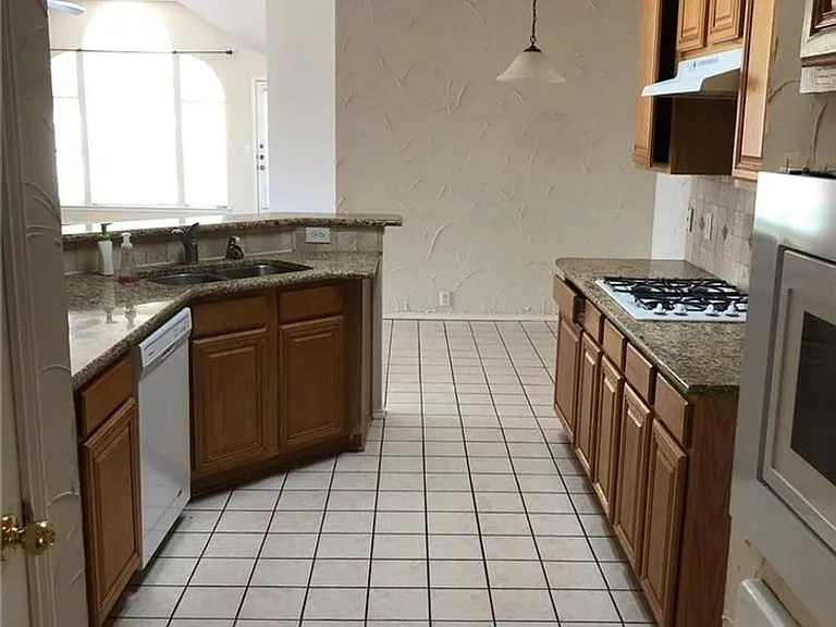 2521 Allegro Ln — Photo 2