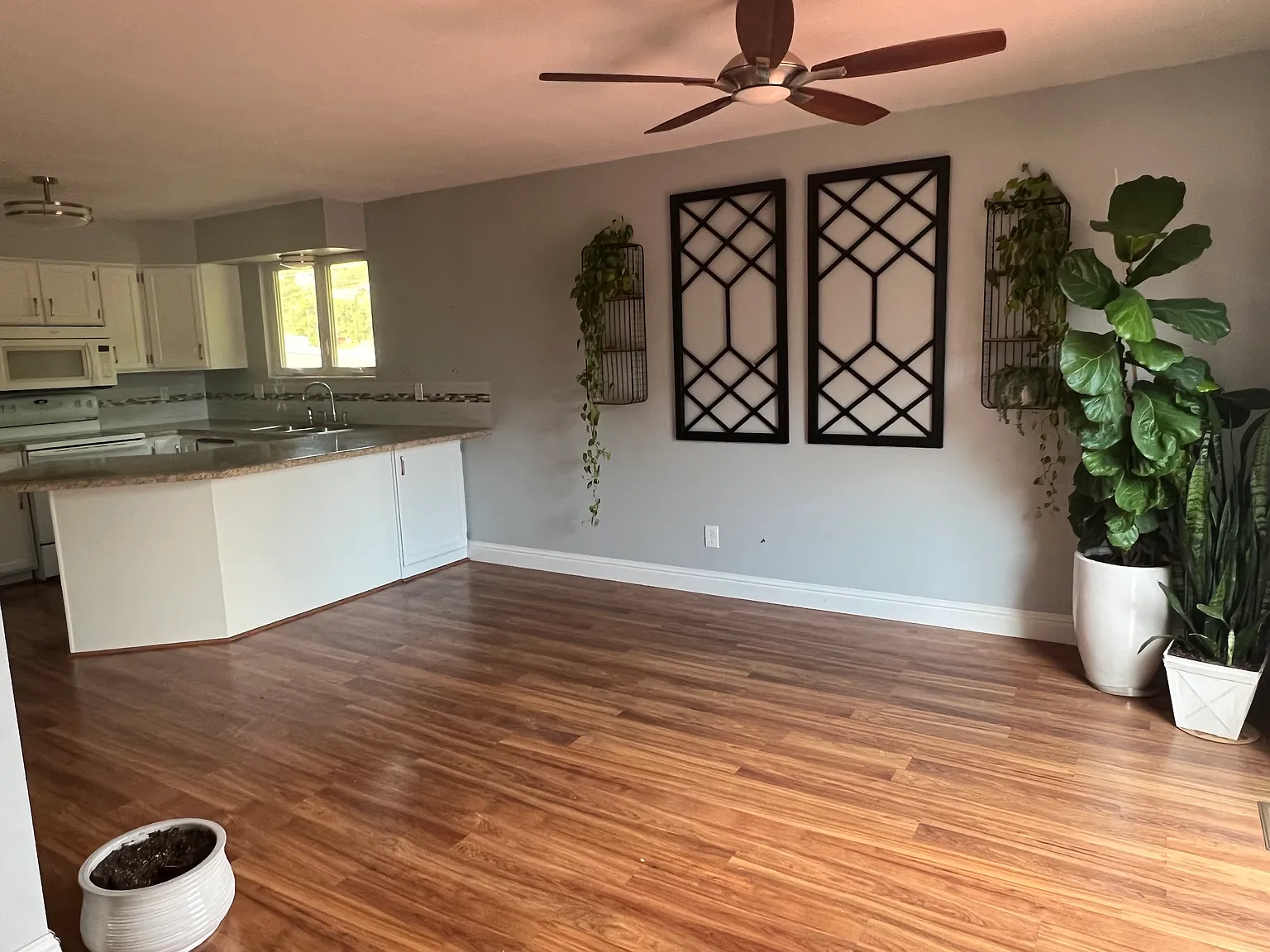 4 bed, 2.5 bath, 1842 sqft, $2,400 — Photo 3