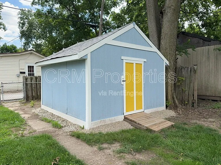 1339 Division St — Photo 26