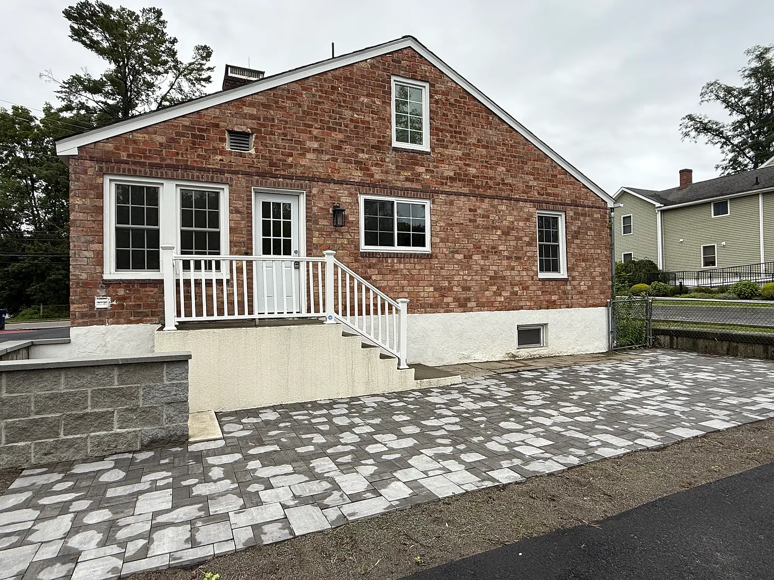 85 E Main St — Photo 3