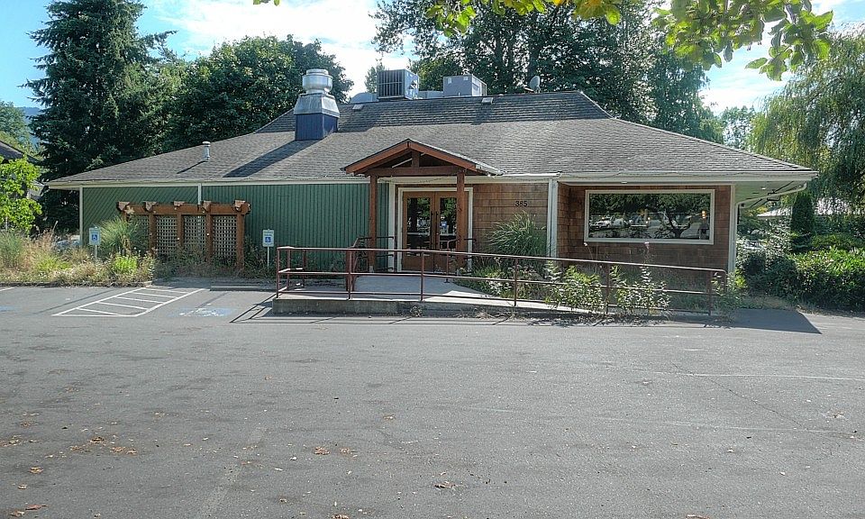1st image of 385 NW Gilman Blvd
