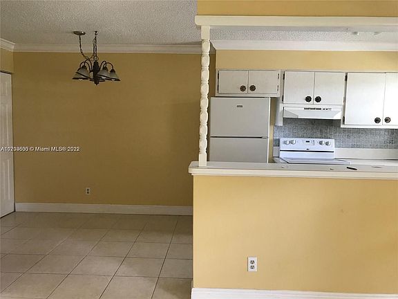 2nd image of 6201 SW 37th St APT 206