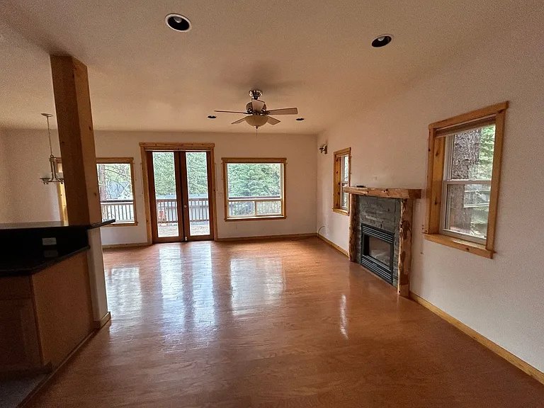 1513 Crystal Air Dr — Photo 4
