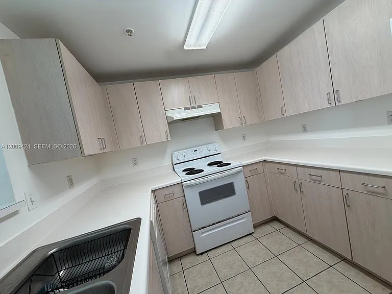 50 Menores Ave #518 — Photo 9