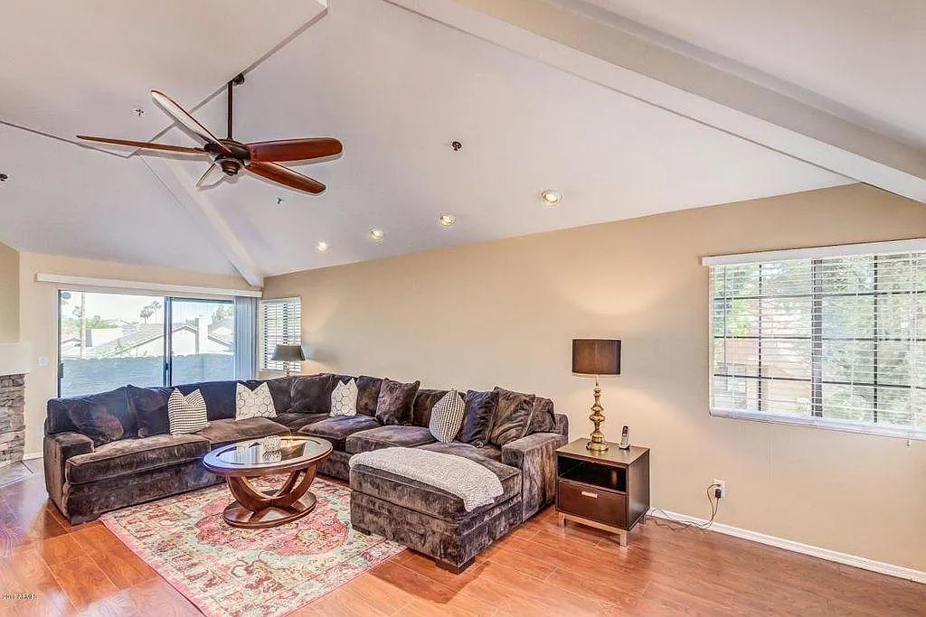 3 bed, 1372 sqft, $2,500 — Photo 4