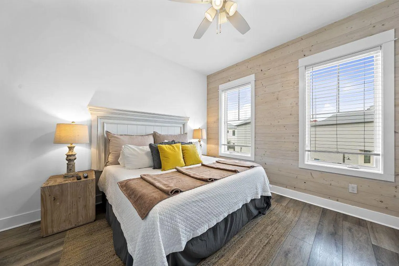 2 bed, 3.0 bath, 1237 sqft, $3,600 — Photo 3