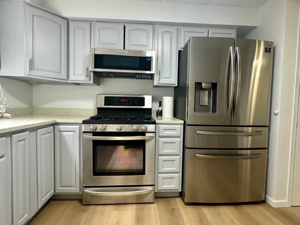 5237 N East River Rd Unit 1F, Chicago, IL 60656