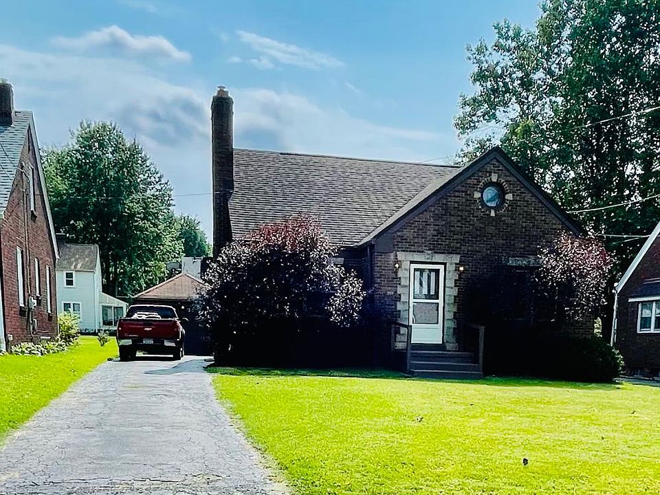 1st image of 221 Wychwood Ln