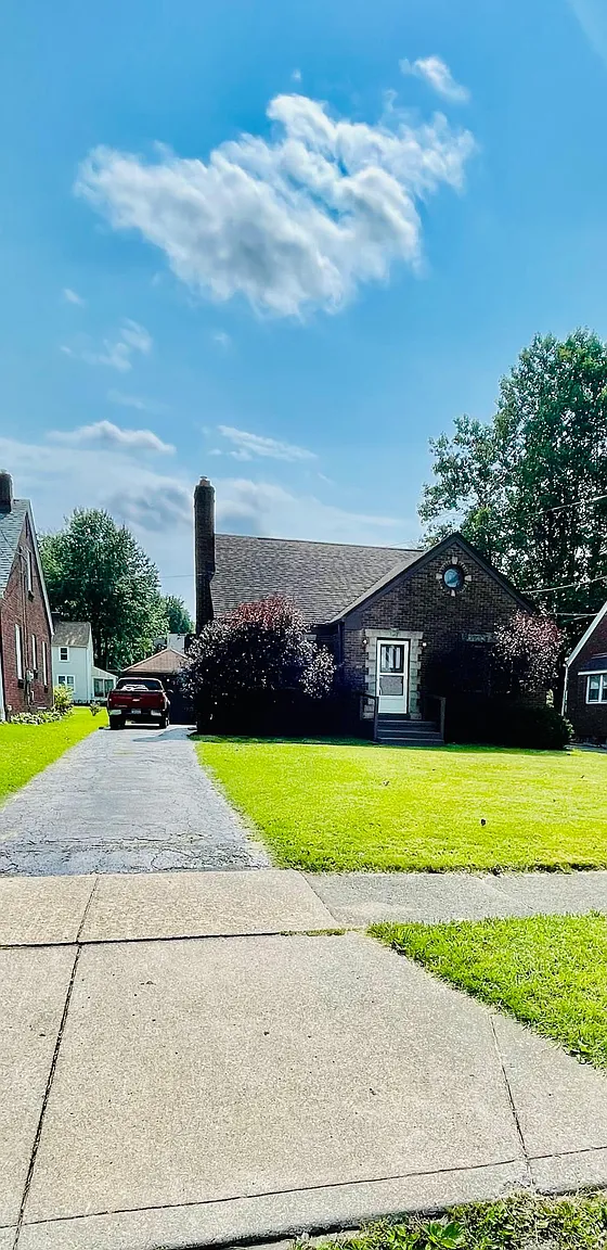 221 Wychwood Ln photo 1
