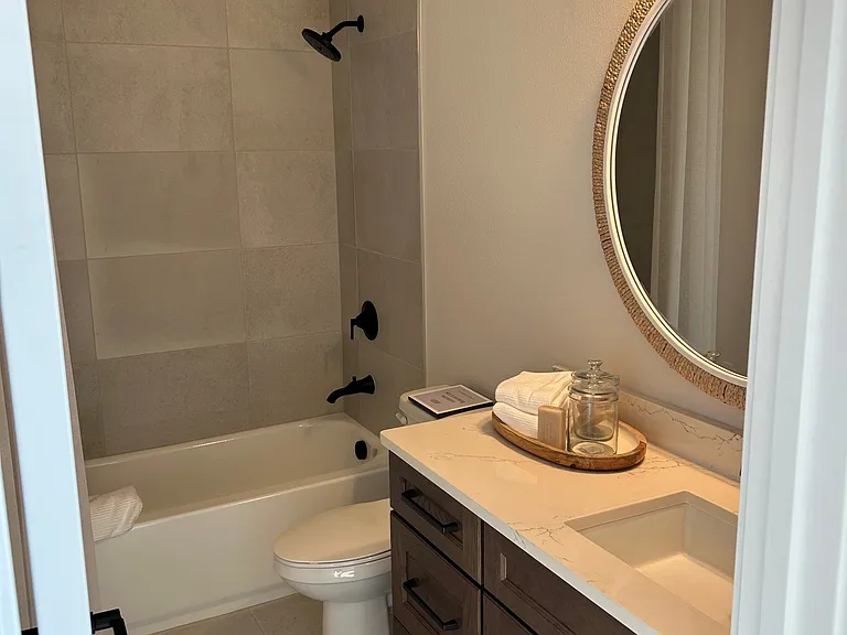 7910 Lake Flores Ave — Photo 15