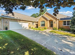1334 Lake Valley Dr, Fenton, MI 48430