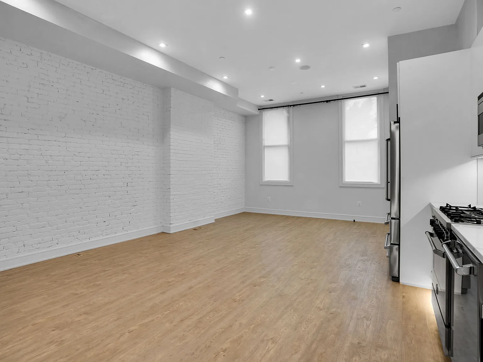 2 bed, 928 sqft, $3,650 — Photo 3