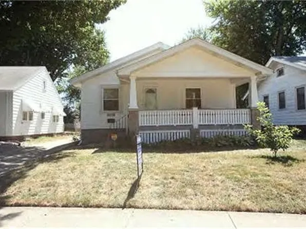 37 South Dr, Decatur, IL 62526