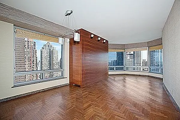 Rented by Domus Realty | media 10