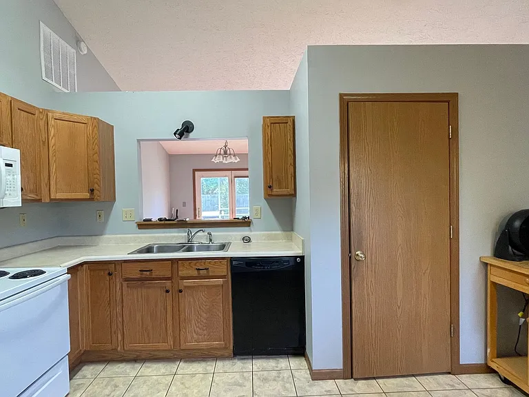 2417 Depauw Dr — Photo 6