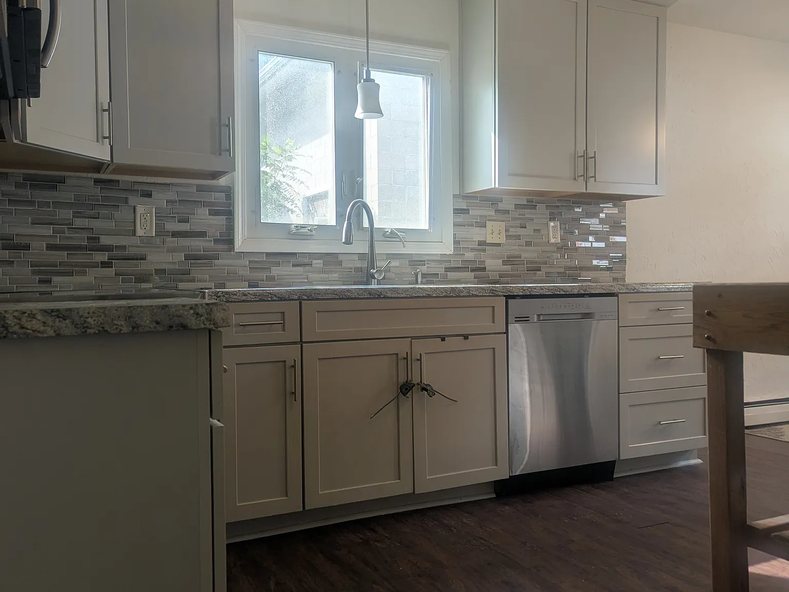 3 bed, 1.5 bath, 1800 sqft, $1,675 — Photo 3
