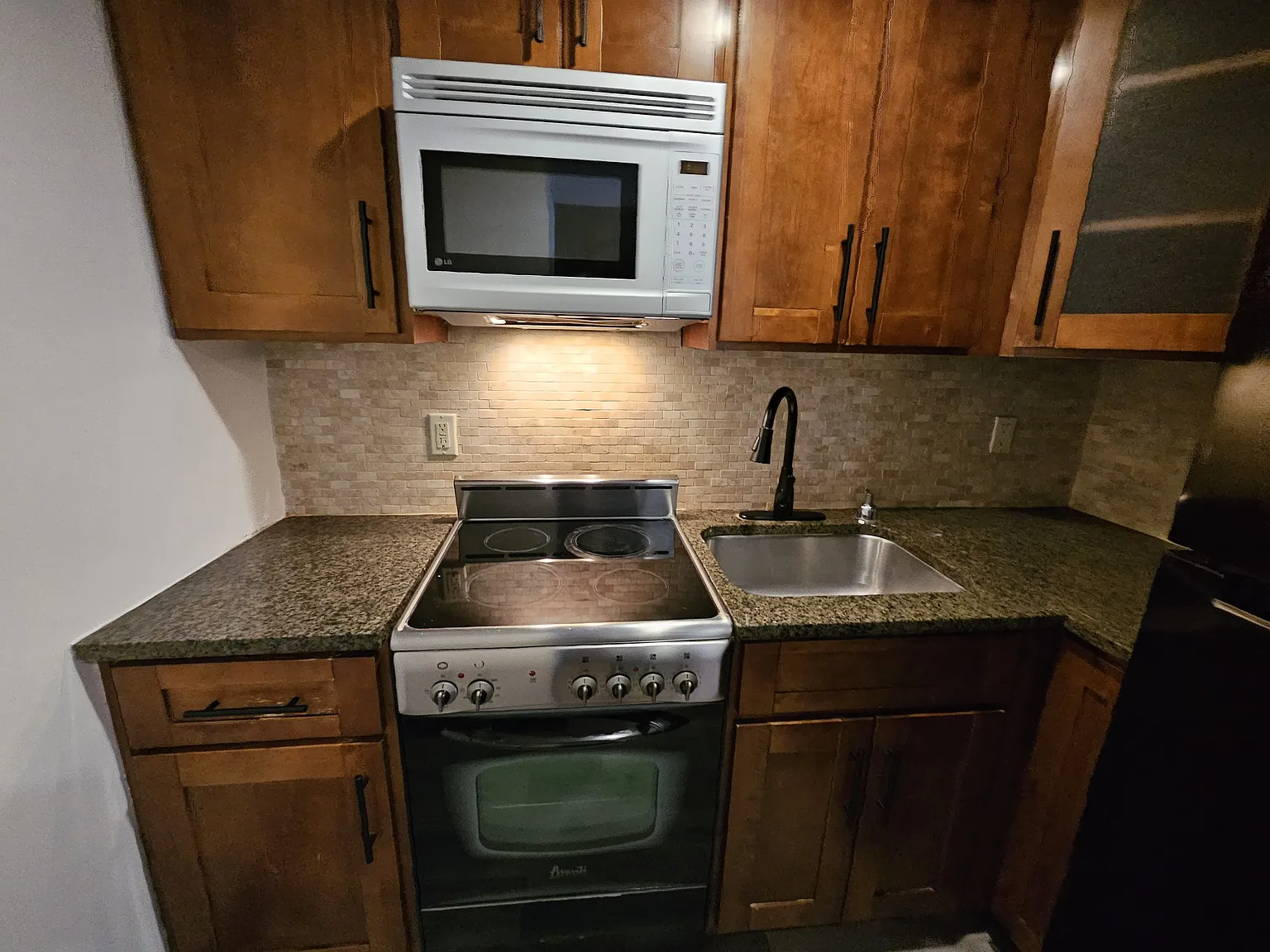 Studio, 450 sqft, $1,450 — Photo 3