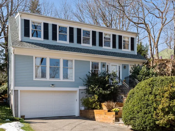 28 Pinebrook Dr, Larchmont, NY 10538