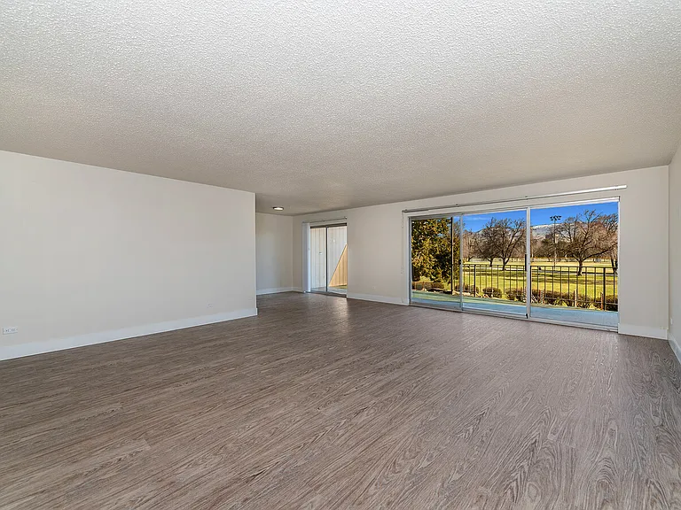 Parkview Apartments — Photo 5